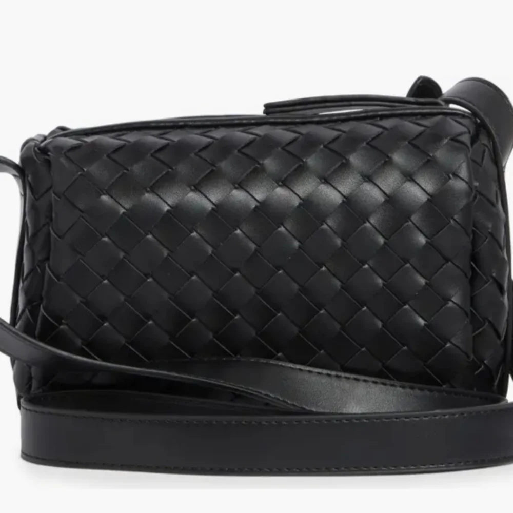 Urban Expressions Black Intrecciato Crossbody Bag - Picture 3 of 6